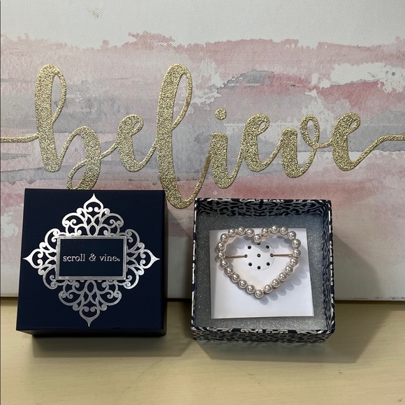 NWT: Pearl Heart Shaped Brooch - Picture 2 of 3